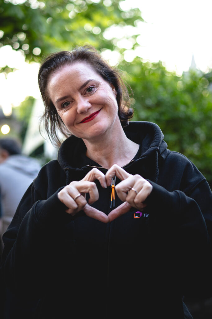 Marit van Dijk making a heart at photographer Dimitris Doutsiopoulos